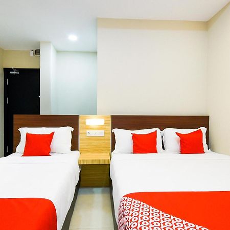 Oyo 1023 La Mirina Boutique Inn Екстер'єр фото
