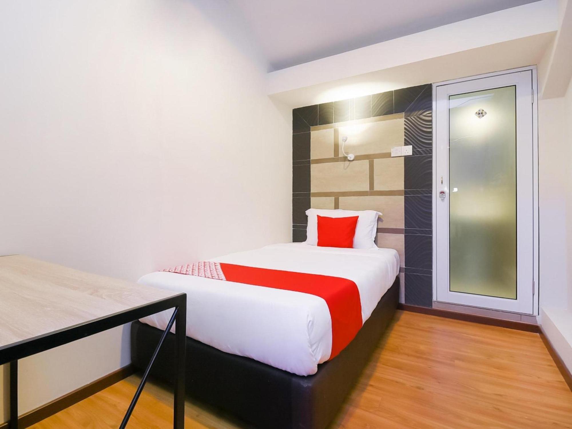 Oyo 1023 La Mirina Boutique Inn Екстер'єр фото