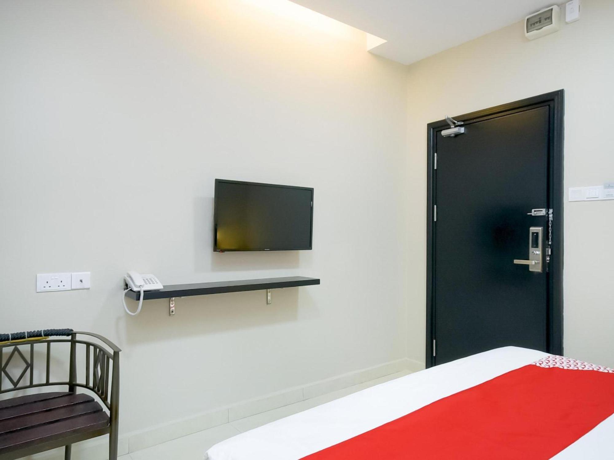 Oyo 1023 La Mirina Boutique Inn Екстер'єр фото