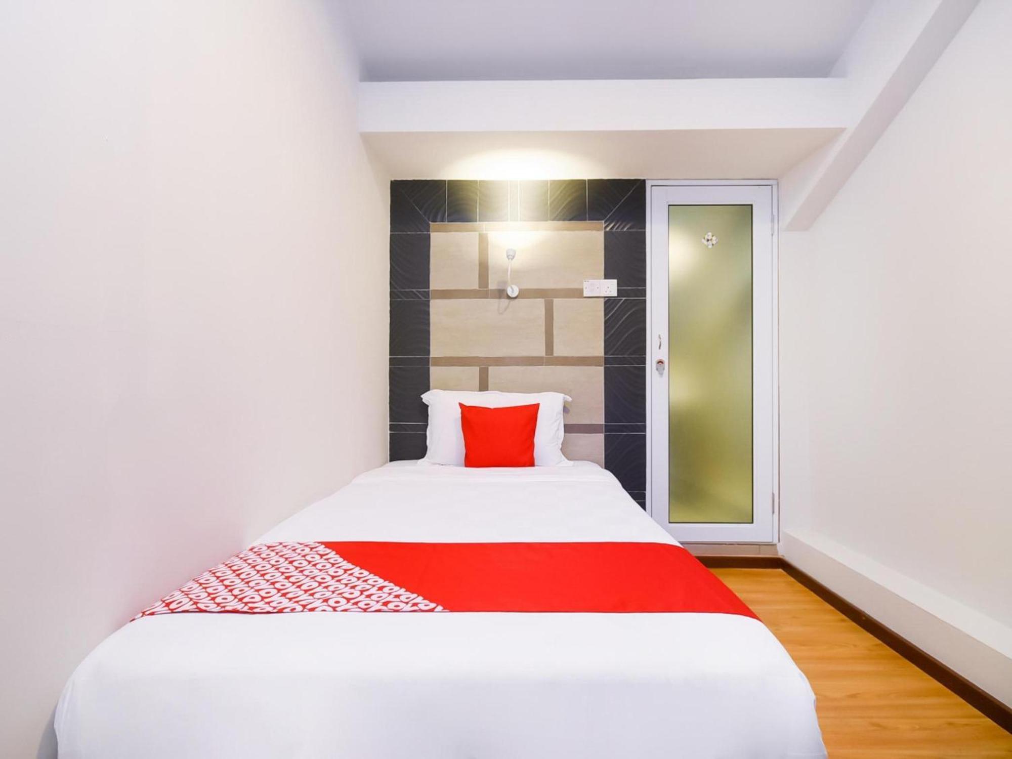 Oyo 1023 La Mirina Boutique Inn Екстер'єр фото