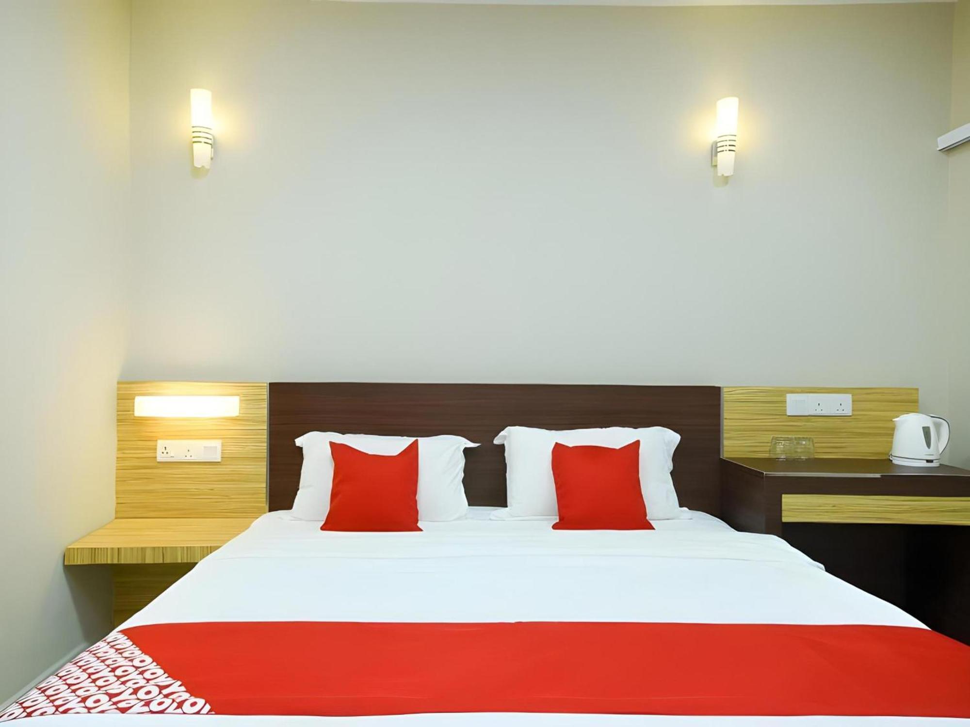 Oyo 1023 La Mirina Boutique Inn Екстер'єр фото