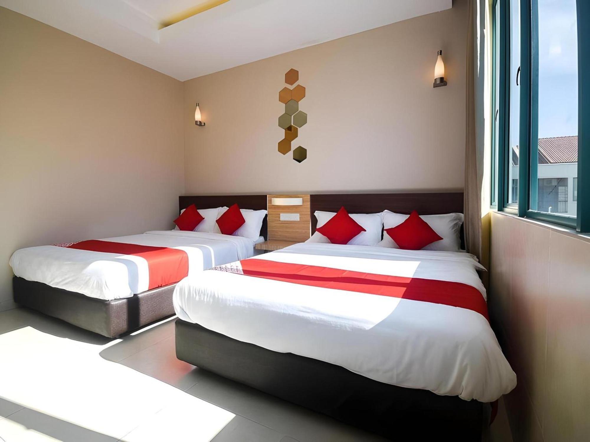 Oyo 1023 La Mirina Boutique Inn Екстер'єр фото