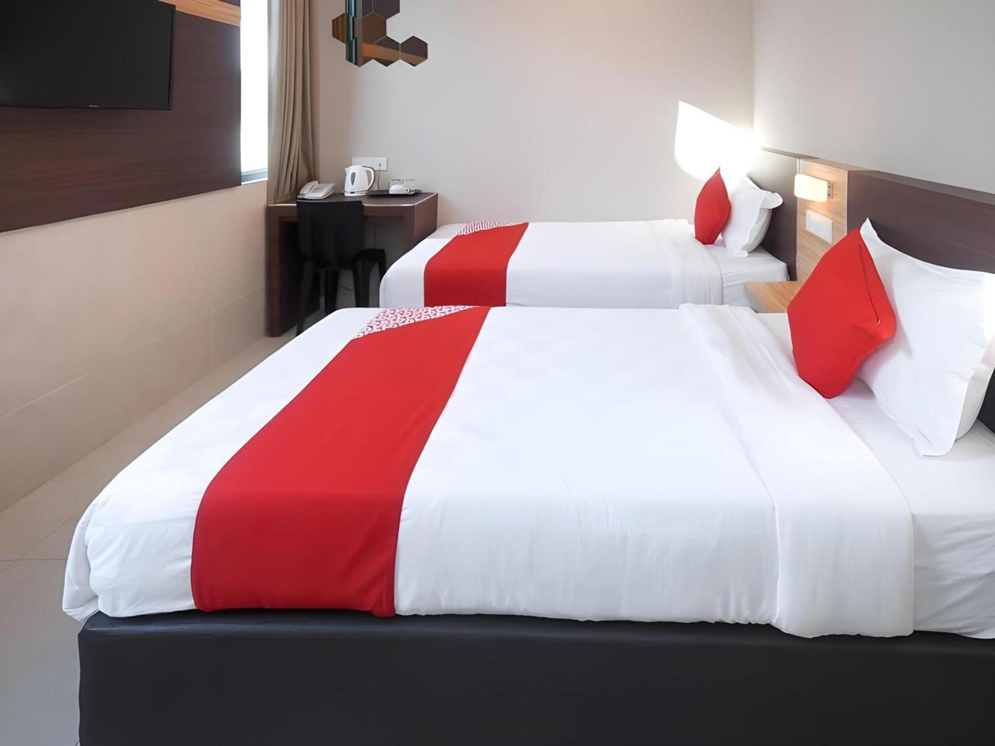 Oyo 1023 La Mirina Boutique Inn Екстер'єр фото