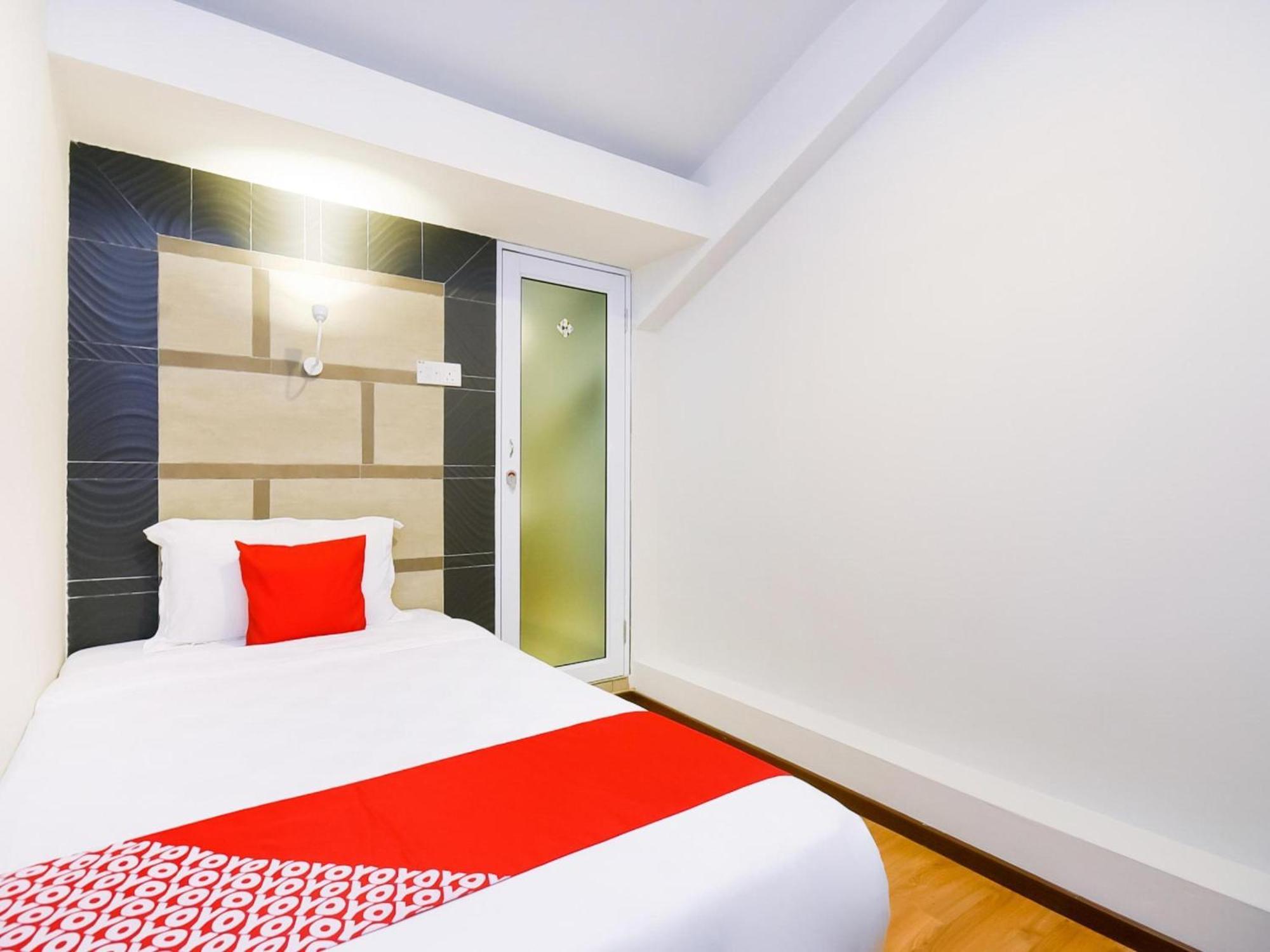Oyo 1023 La Mirina Boutique Inn Екстер'єр фото