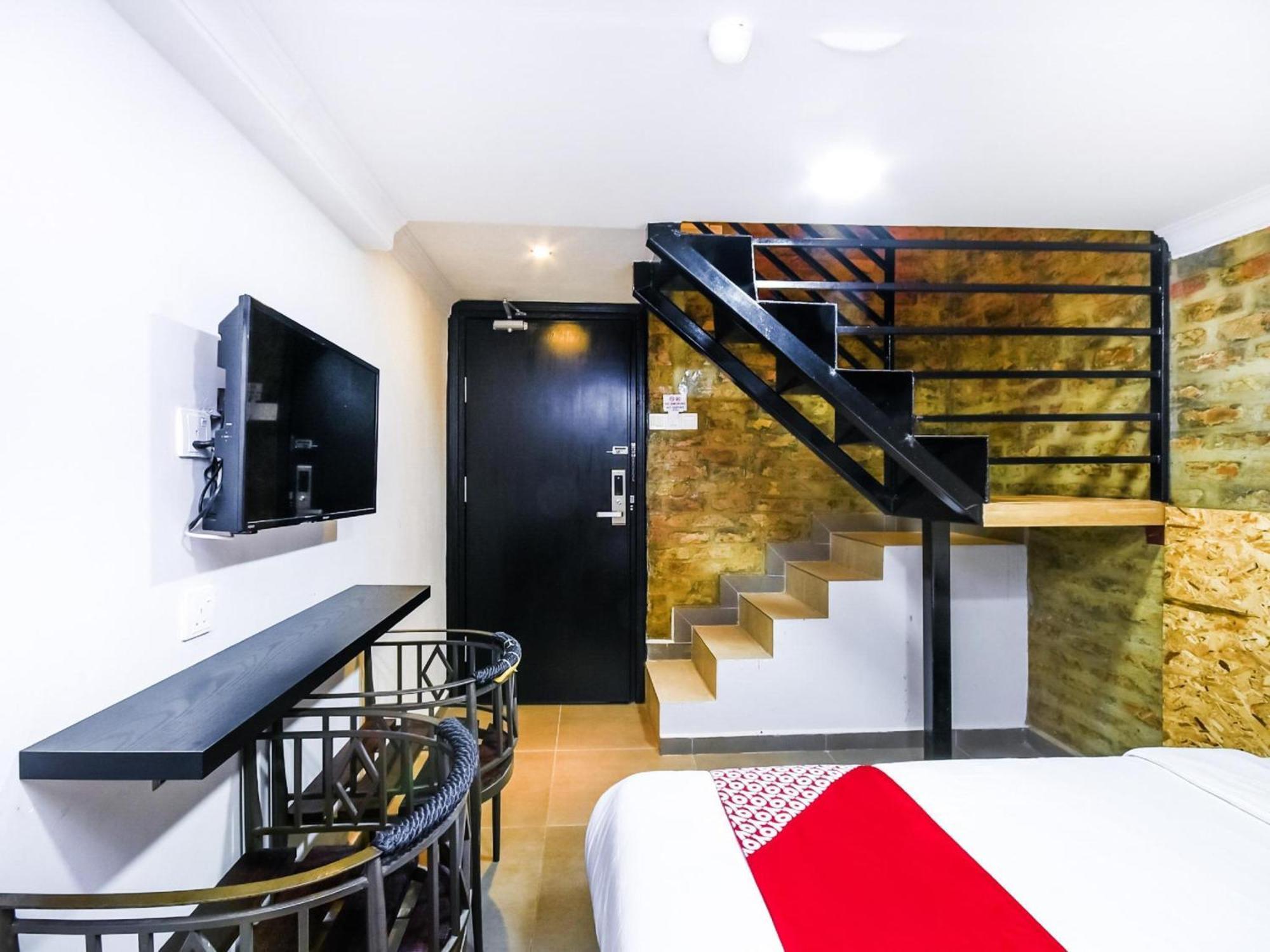 Oyo 1023 La Mirina Boutique Inn Екстер'єр фото