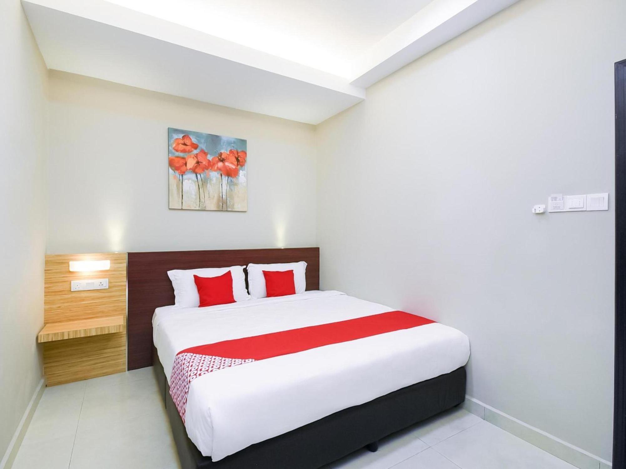 Oyo 1023 La Mirina Boutique Inn Екстер'єр фото