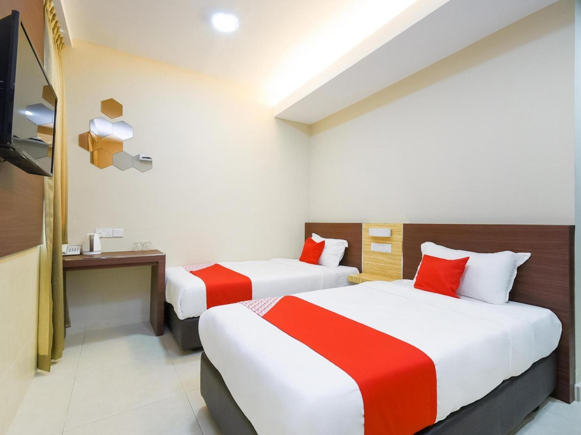 Oyo 1023 La Mirina Boutique Inn Екстер'єр фото